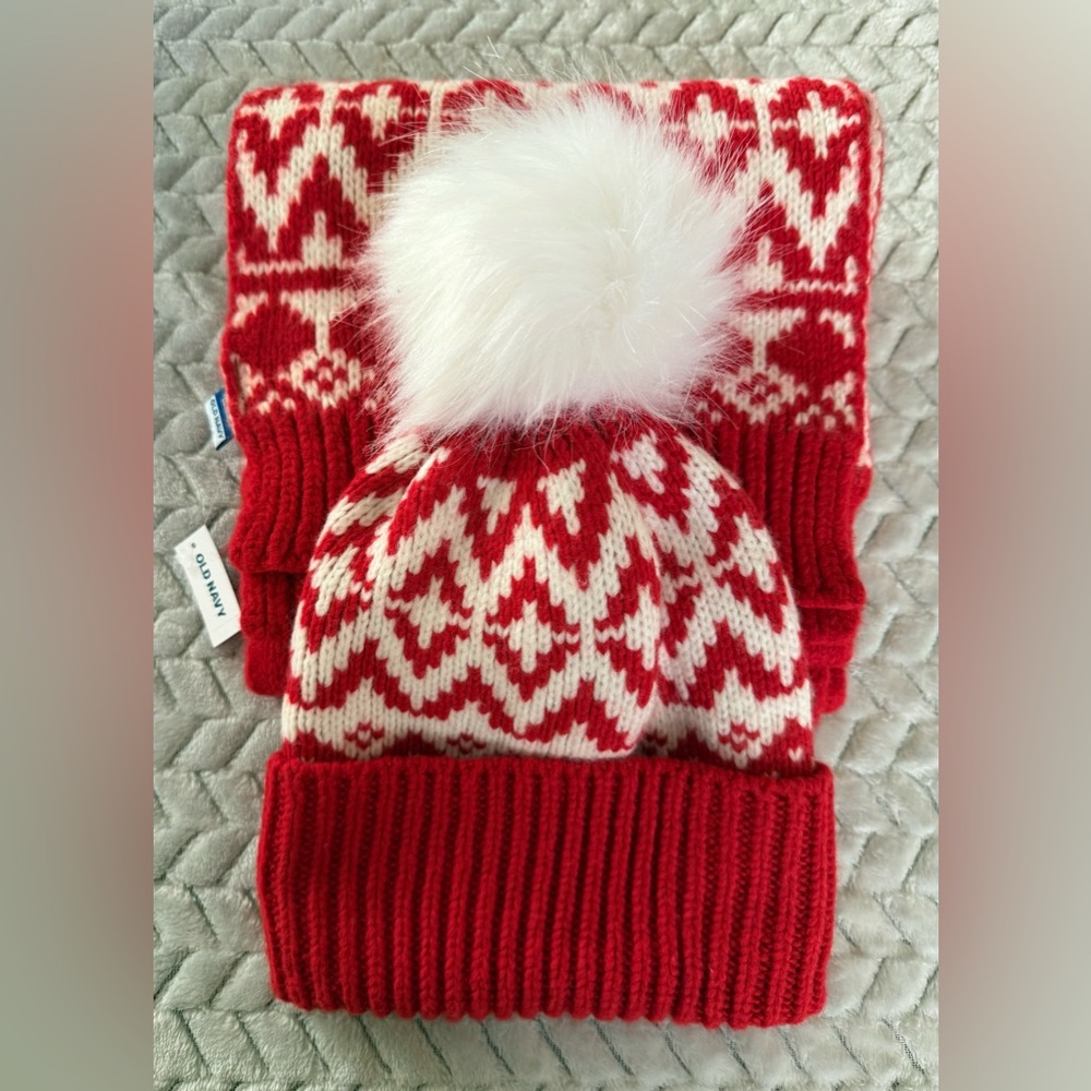 NWT Old Navy Winter Beanie and Scarf Set